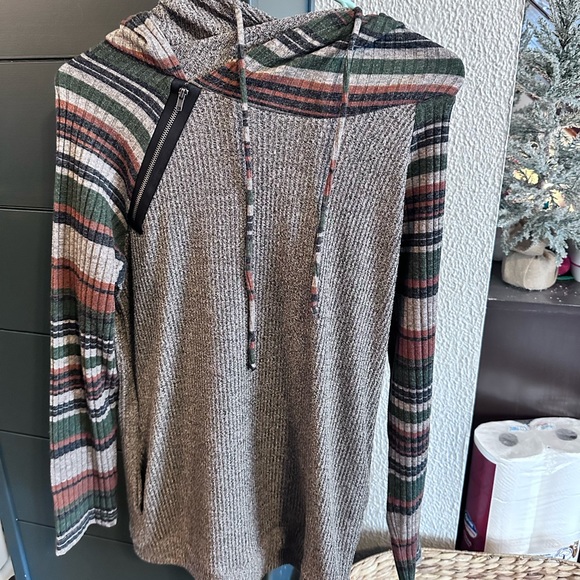 Tops - Women’s Long sleeve
